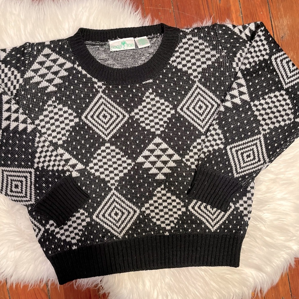 Vintage 80’s Geometric Black & White Sweater 😎
